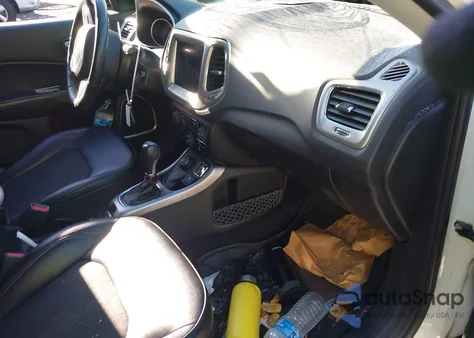 2018 Jeep Compass Latitude 4X4 z USA, uszkodzony, nr VIN 3C4NJDBB2JT238574